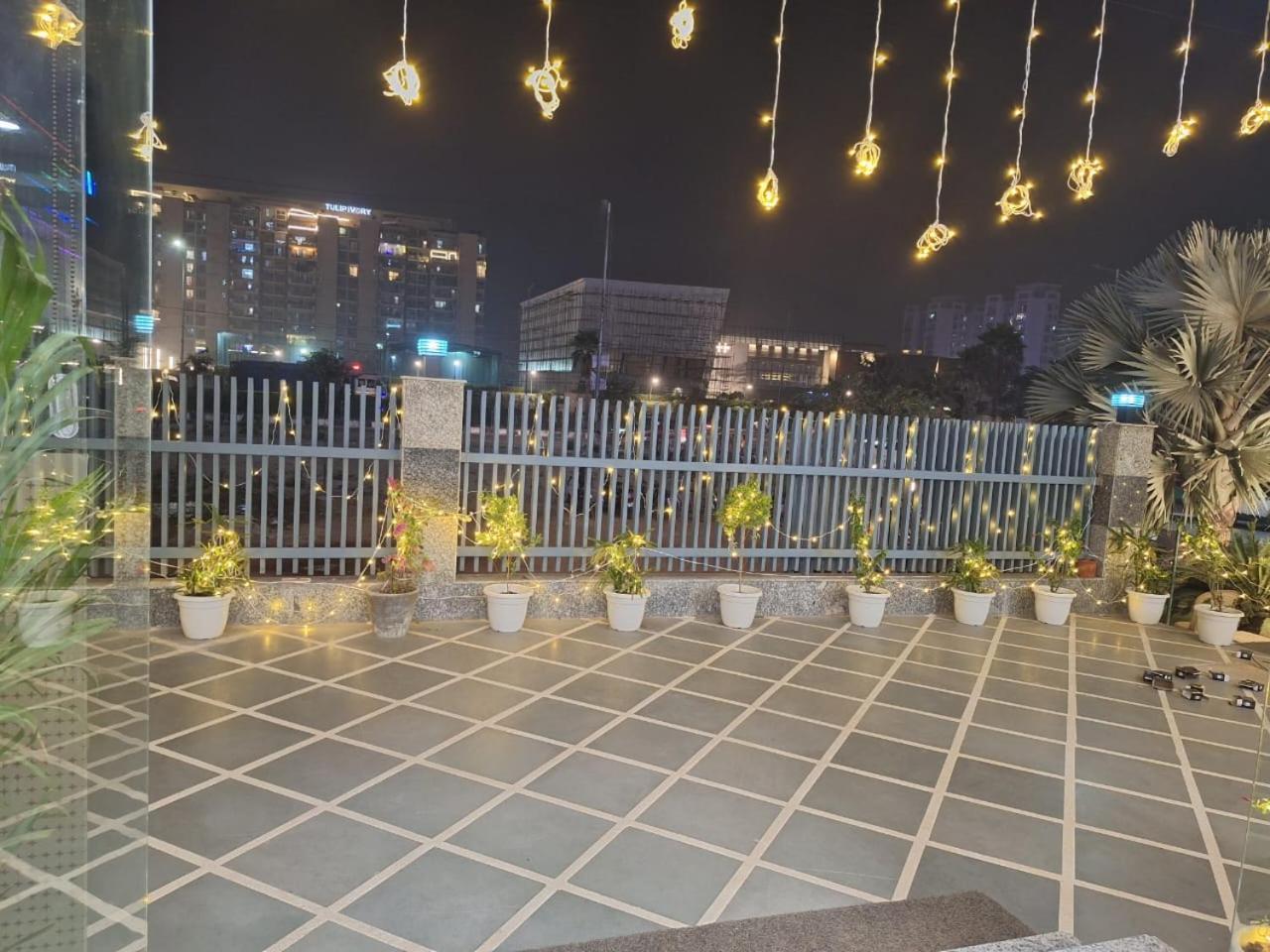 فندق Rr Galaxy غورغاون المظهر الخارجي الصورة